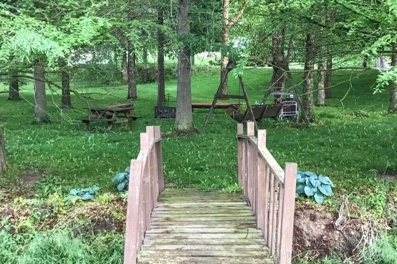 Honey House Cabin - A Quiet Countryside Retreat! Nappanee Ngoại thất bức ảnh