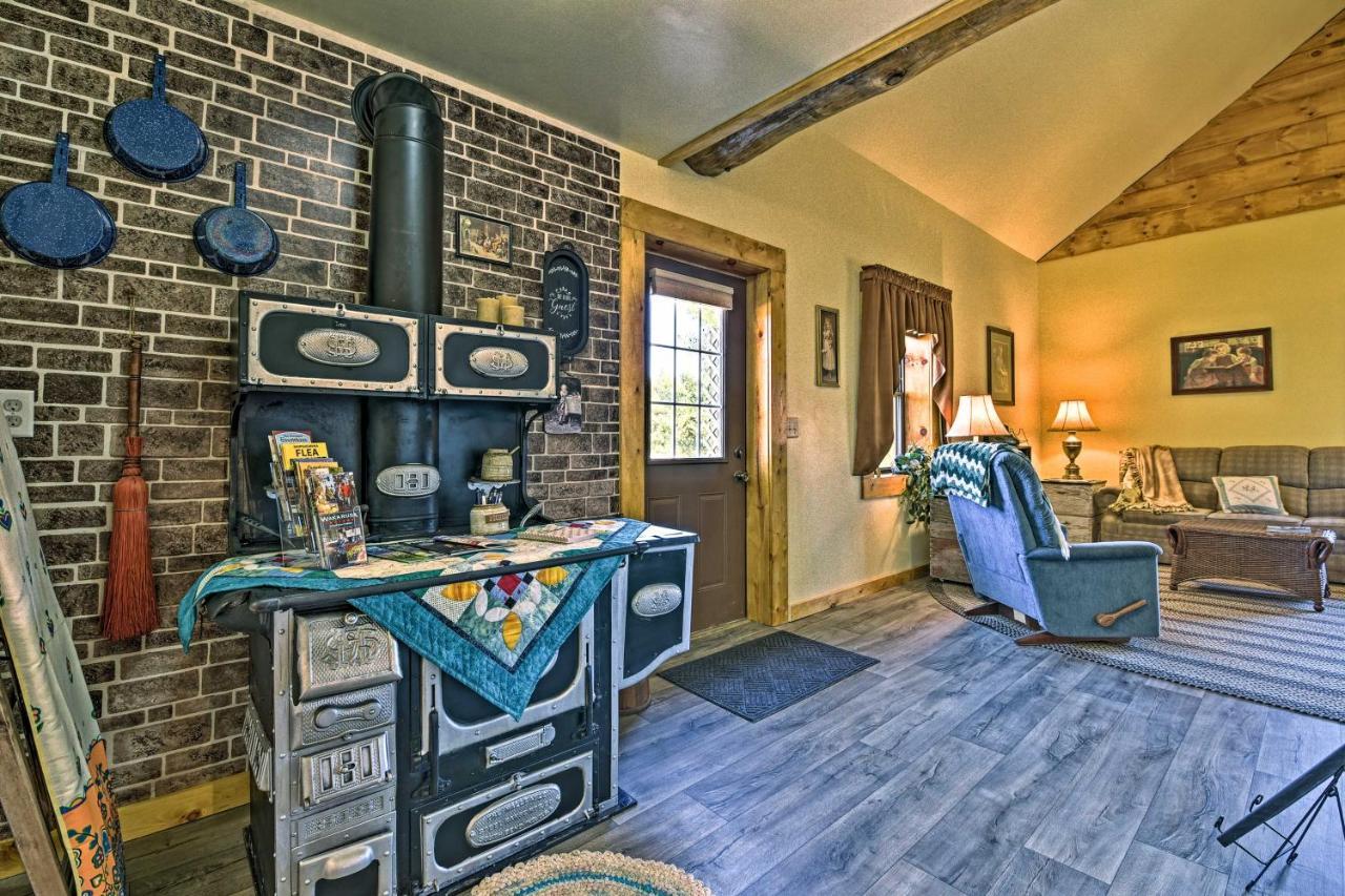 Honey House Cabin - A Quiet Countryside Retreat! Nappanee Ngoại thất bức ảnh