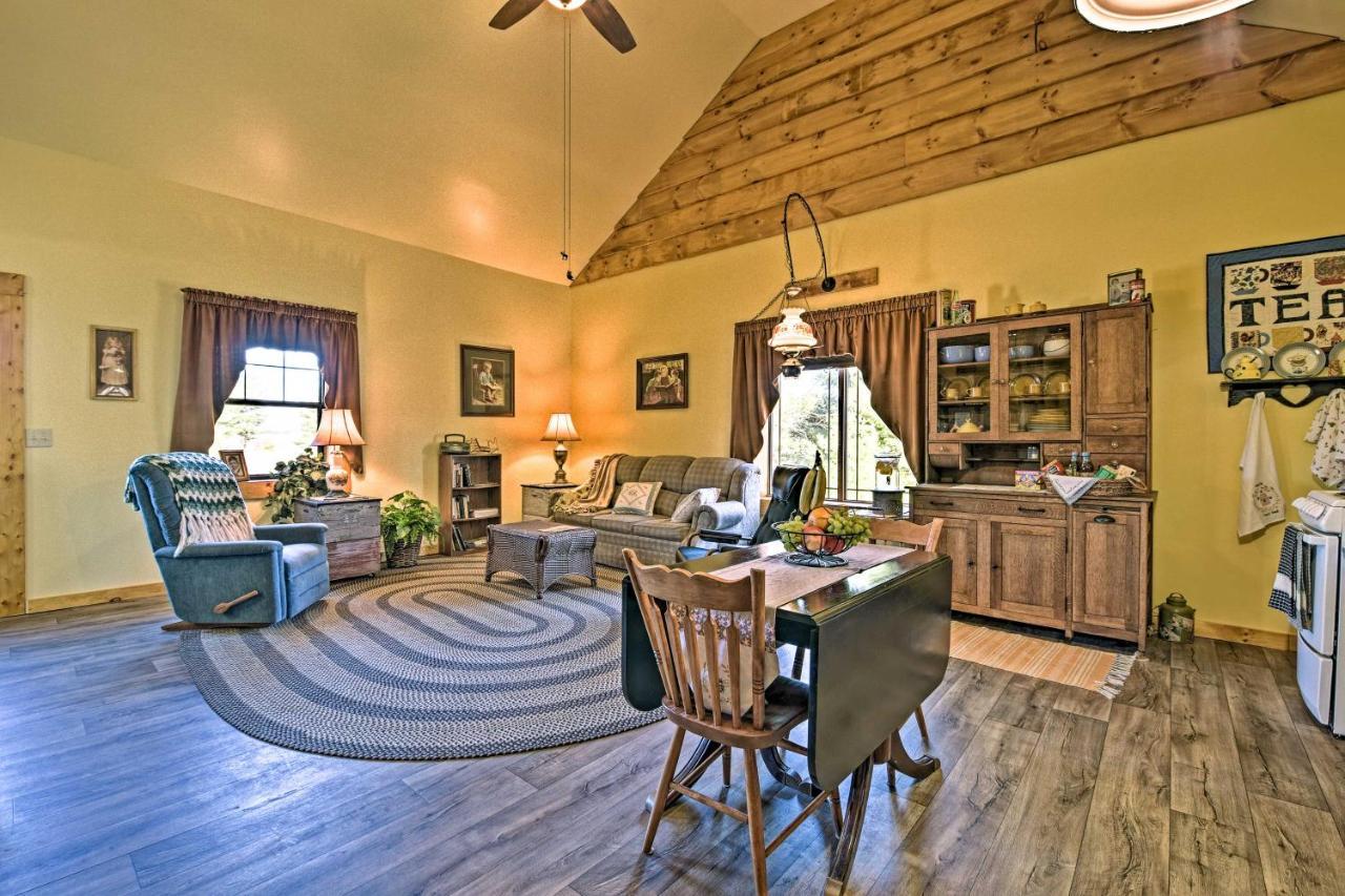 Honey House Cabin - A Quiet Countryside Retreat! Nappanee Ngoại thất bức ảnh